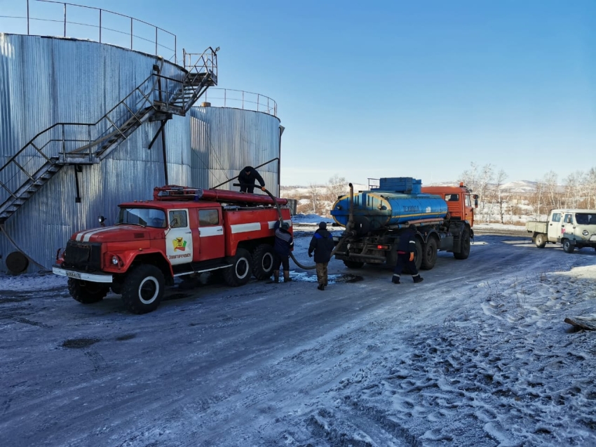 ​В Золотореченске Оловяннинского района ликвидируются последствия перемерзания трубы холодного водоснабжения
